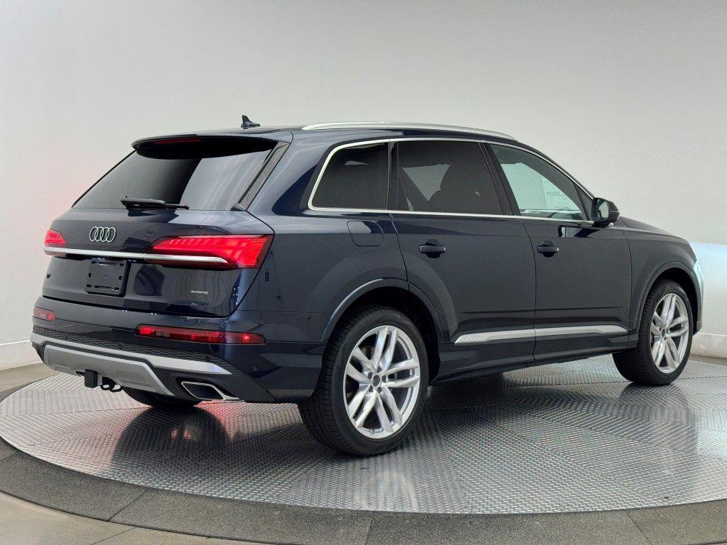 new 2025 Audi Q7 car, priced at $76,440