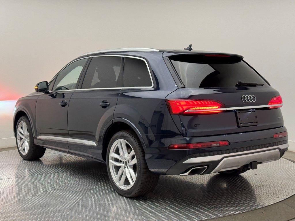 new 2025 Audi Q7 car, priced at $76,440