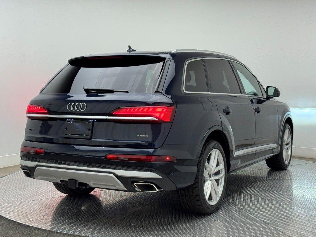 new 2025 Audi Q7 car, priced at $76,440