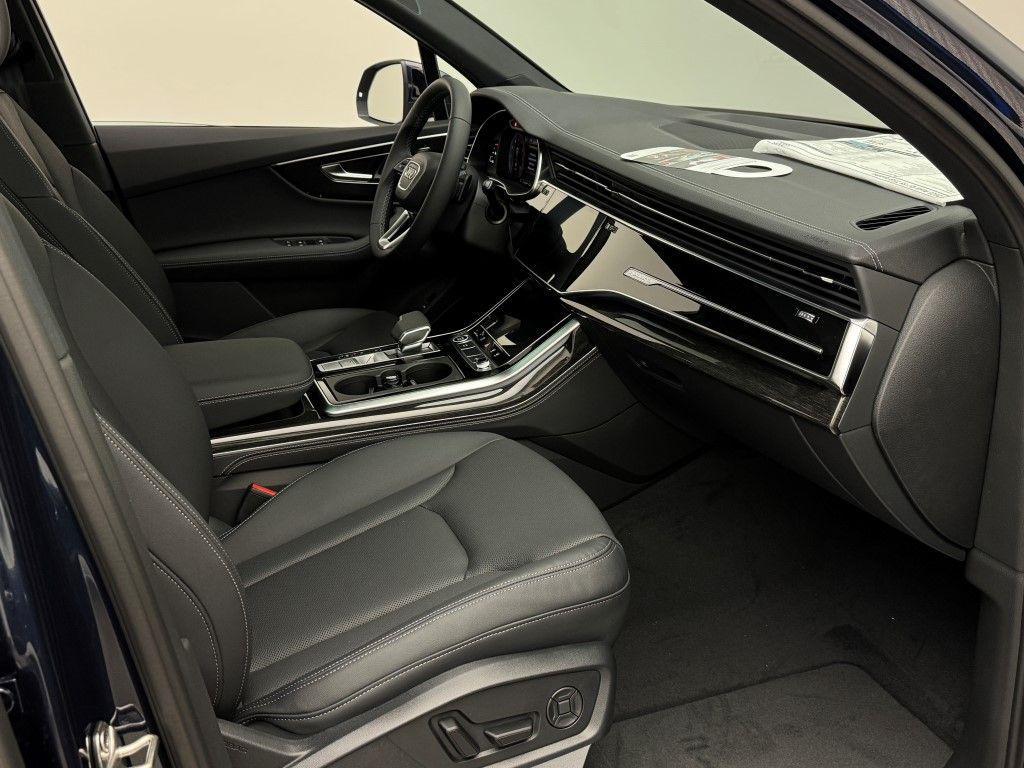 new 2025 Audi Q7 car, priced at $76,440