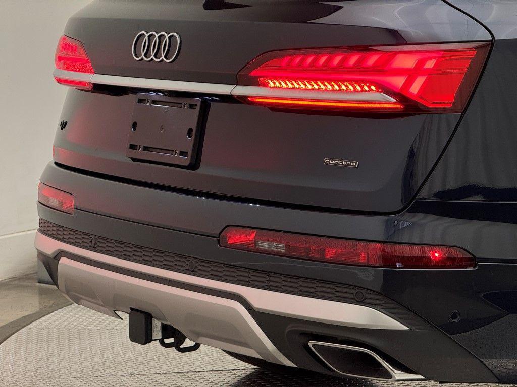 new 2025 Audi Q7 car, priced at $76,440