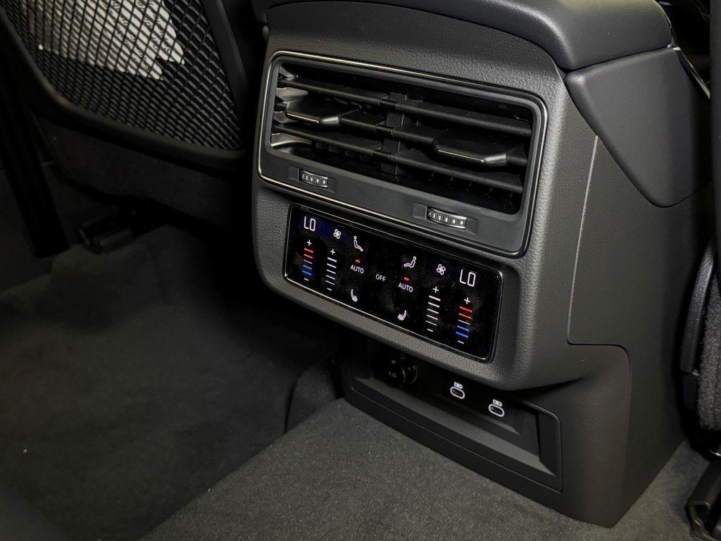 new 2025 Audi Q7 car, priced at $76,440