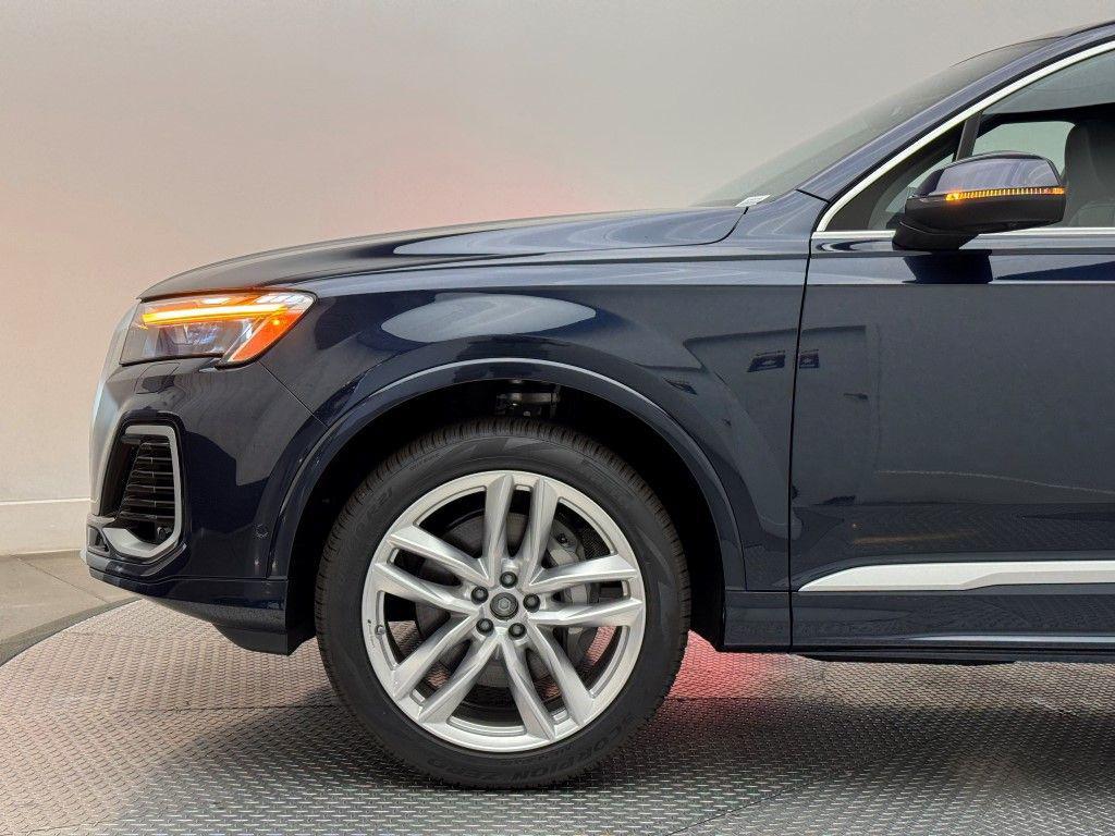 new 2025 Audi Q7 car, priced at $76,440