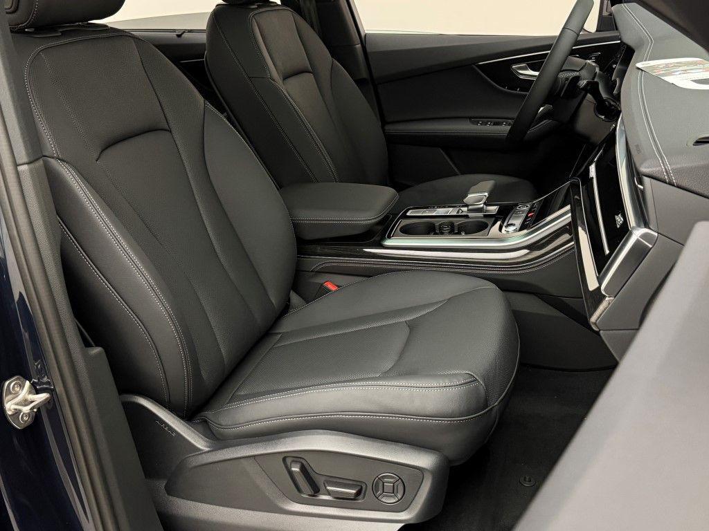 new 2025 Audi Q7 car, priced at $76,440