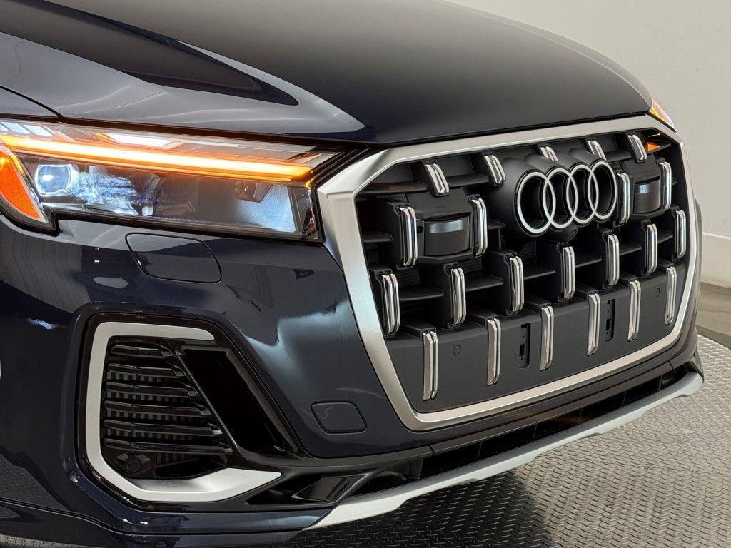 new 2025 Audi Q7 car, priced at $76,440