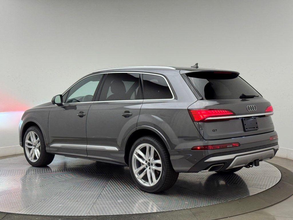 new 2025 Audi Q7 car, priced at $76,440