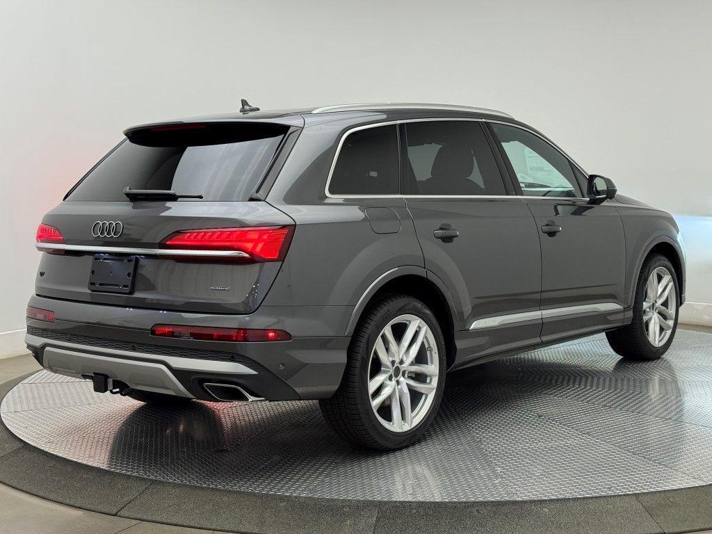 new 2025 Audi Q7 car, priced at $76,440