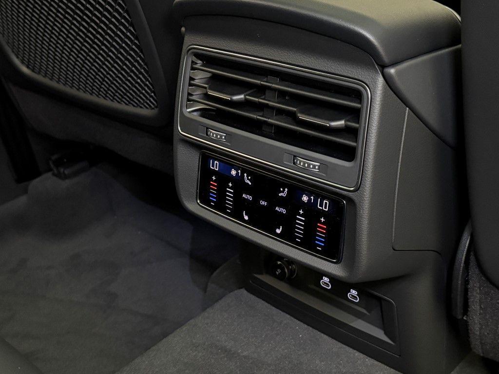 new 2025 Audi Q7 car, priced at $76,440