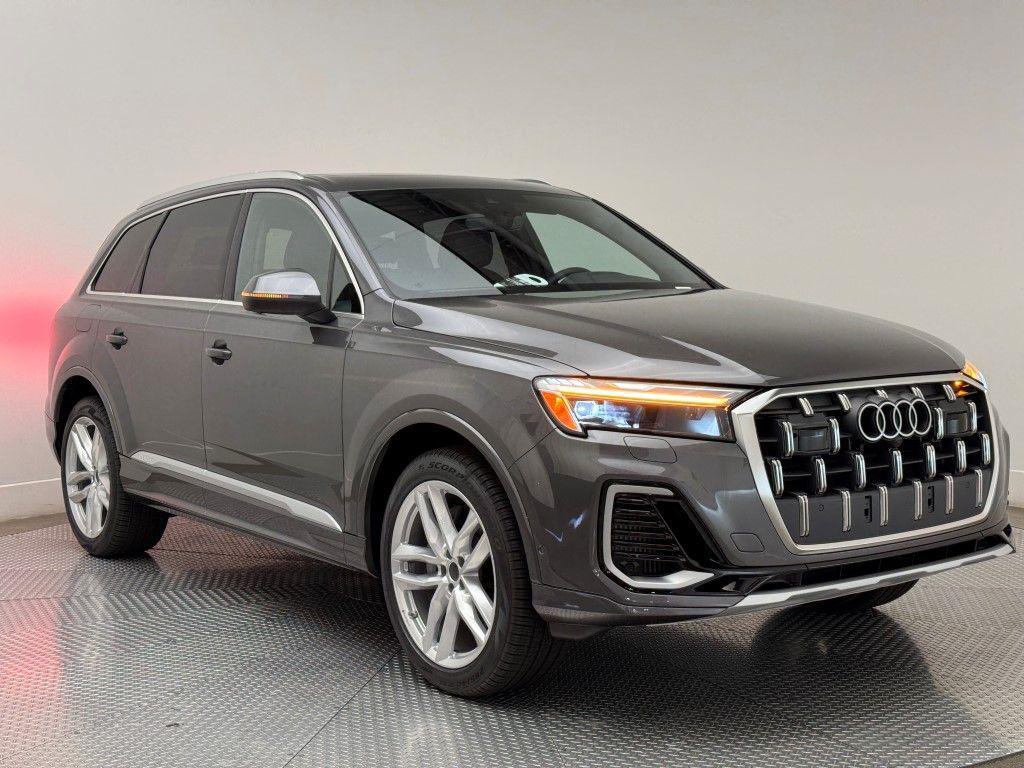 new 2025 Audi Q7 car, priced at $76,440