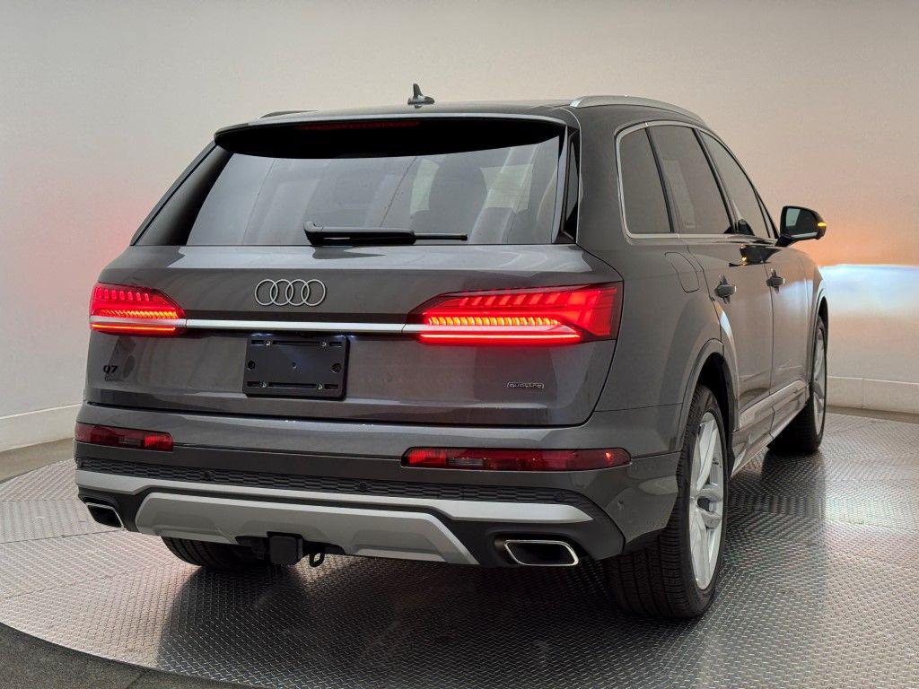 new 2025 Audi Q7 car, priced at $76,440
