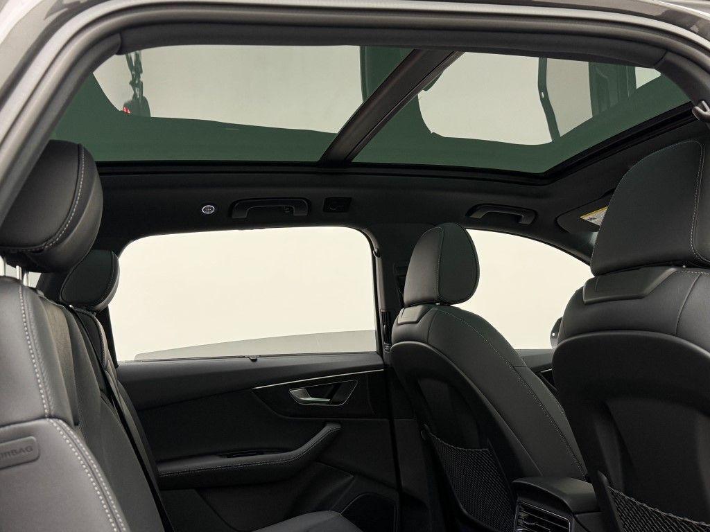 new 2025 Audi Q7 car, priced at $76,440