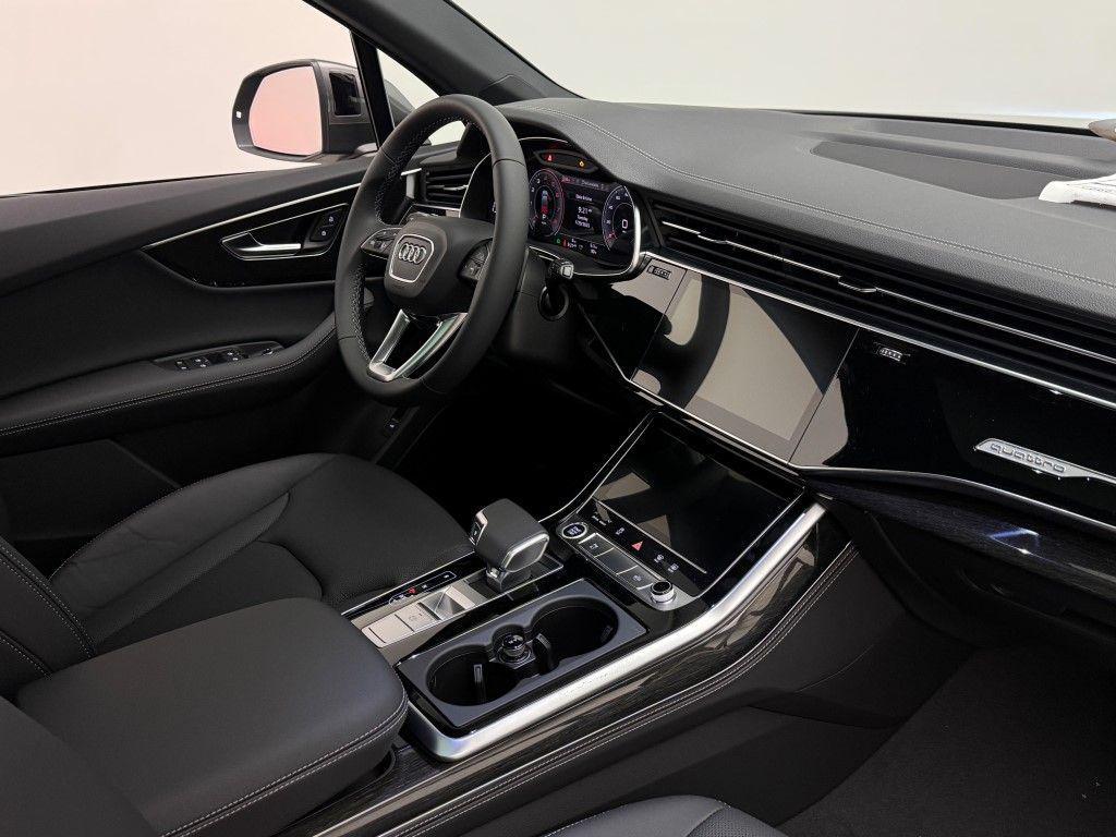new 2025 Audi Q7 car, priced at $76,440