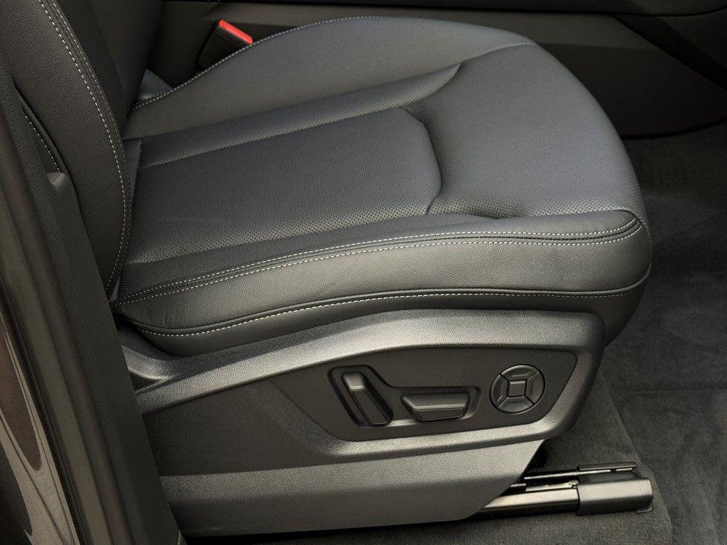 new 2025 Audi Q7 car, priced at $76,440