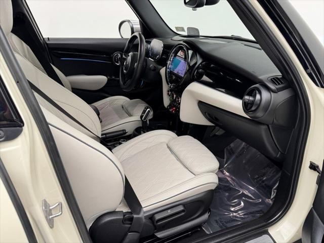 used 2022 MINI Hardtop car, priced at $23,900