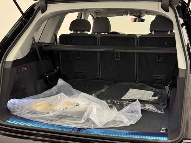 new 2025 Audi Q7 car, priced at $77,305
