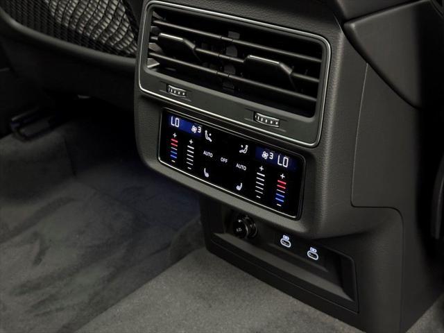 new 2025 Audi Q7 car, priced at $77,305