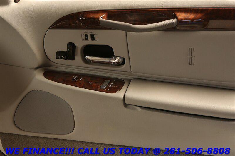 used 2002 Lincoln Town Car car, priced at $18,995