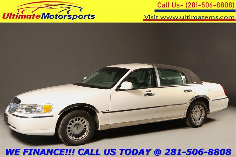 used 2002 Lincoln Town Car car, priced at $18,995
