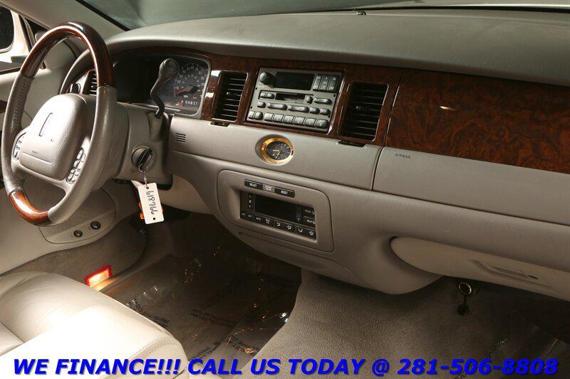 used 2002 Lincoln Town Car car, priced at $18,995
