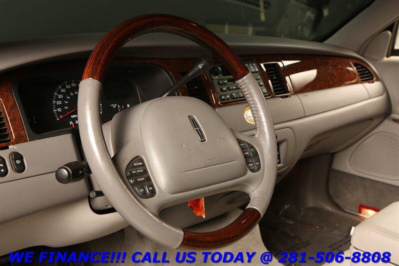 used 2002 Lincoln Town Car car, priced at $18,995