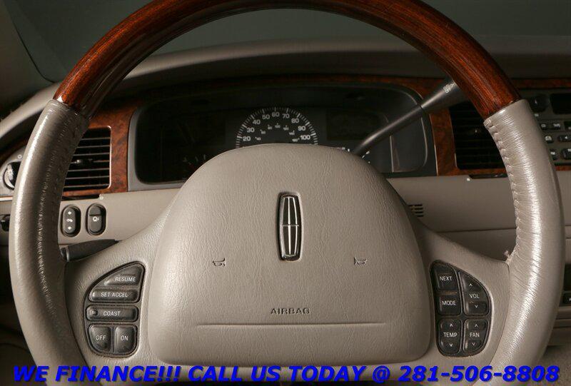 used 2002 Lincoln Town Car car, priced at $18,995