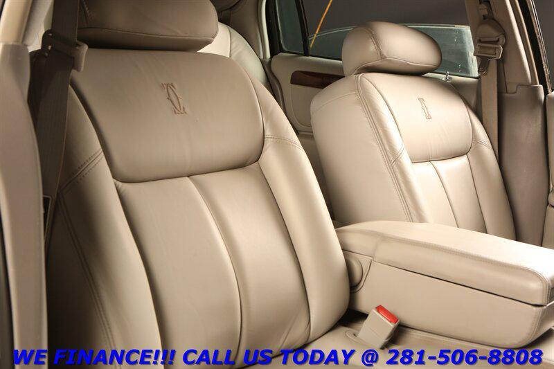 used 2002 Lincoln Town Car car, priced at $18,995