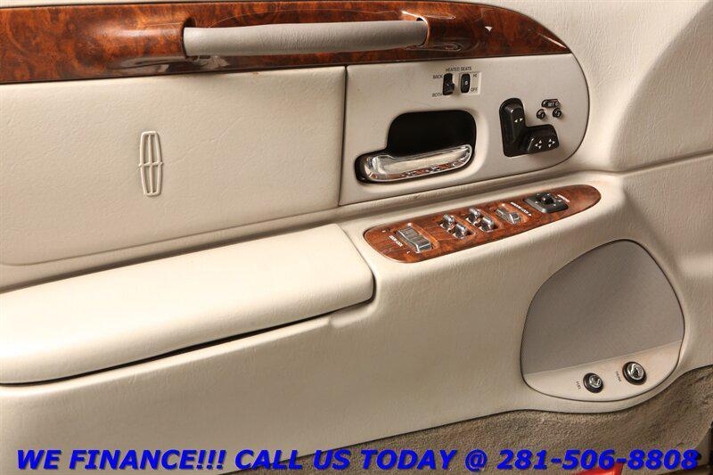 used 2002 Lincoln Town Car car, priced at $18,995