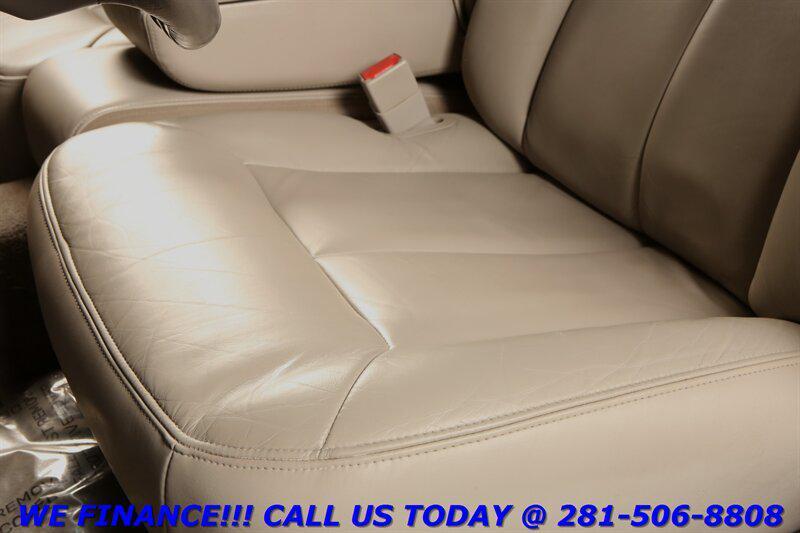 used 2002 Lincoln Town Car car, priced at $18,995