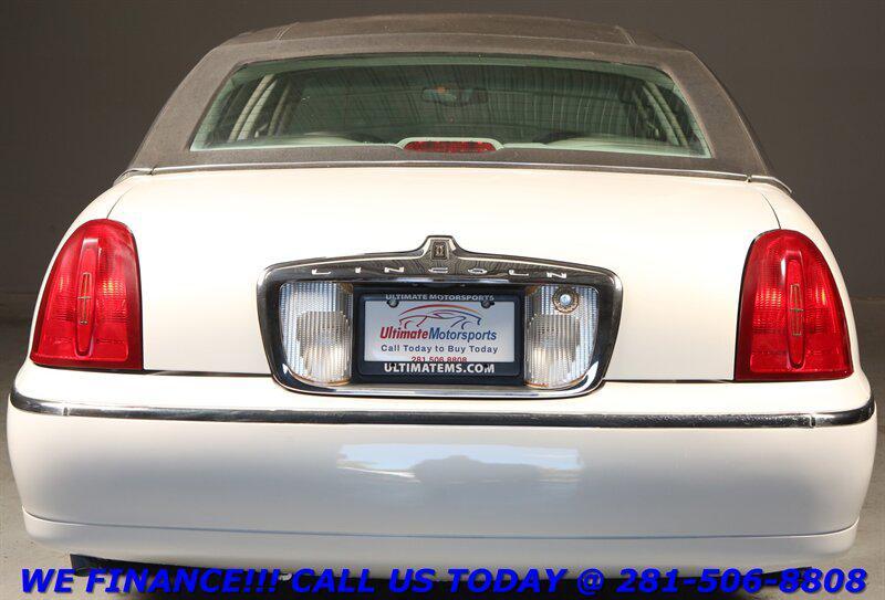 used 2002 Lincoln Town Car car, priced at $18,995