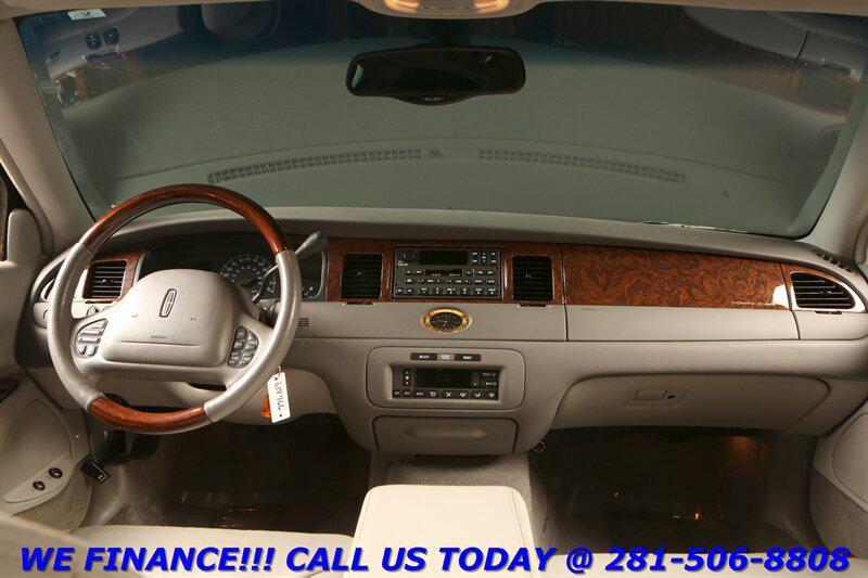 used 2002 Lincoln Town Car car, priced at $18,995