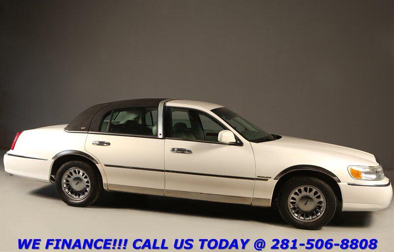 used 2002 Lincoln Town Car car, priced at $18,995