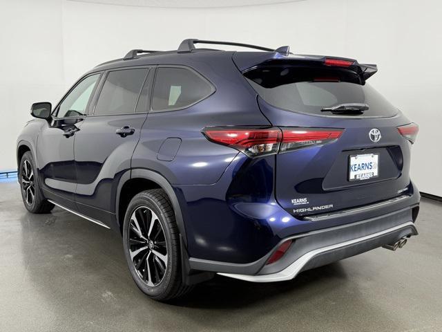 used 2021 Toyota Highlander car, priced at $31,989