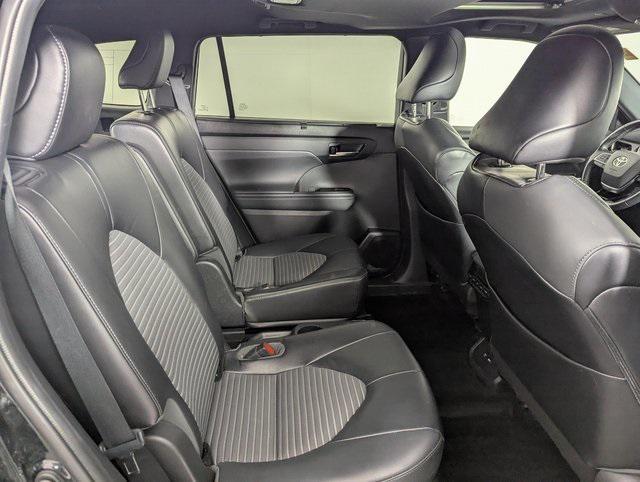 used 2021 Toyota Highlander car, priced at $30,989