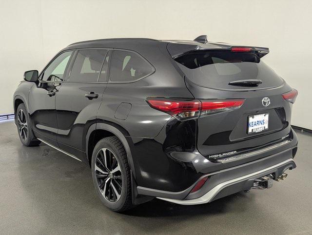used 2021 Toyota Highlander car, priced at $30,989