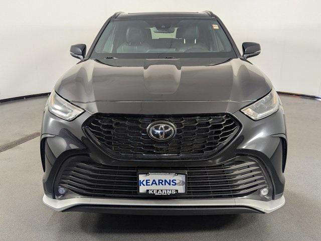 used 2021 Toyota Highlander car, priced at $29,989