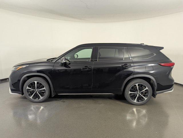 used 2021 Toyota Highlander car, priced at $30,989