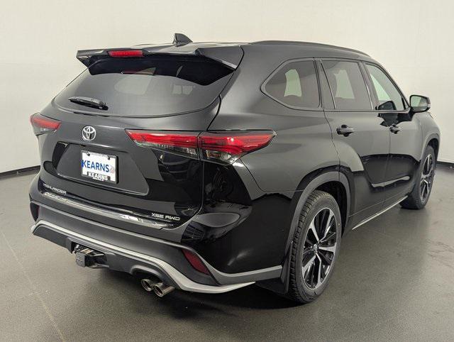 used 2021 Toyota Highlander car, priced at $30,989