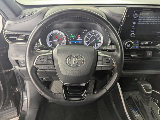 used 2021 Toyota Highlander car, priced at $30,989