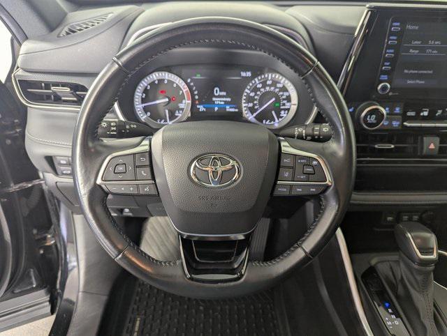used 2021 Toyota Highlander car, priced at $29,989