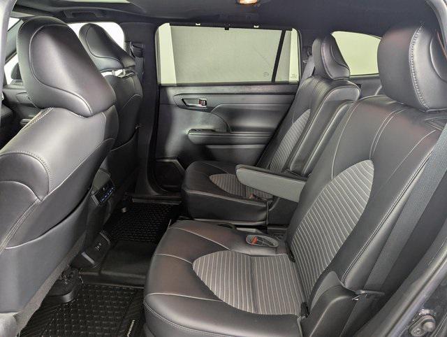 used 2021 Toyota Highlander car, priced at $29,989