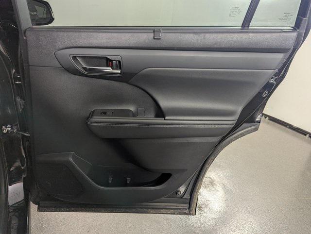 used 2021 Toyota Highlander car, priced at $30,989