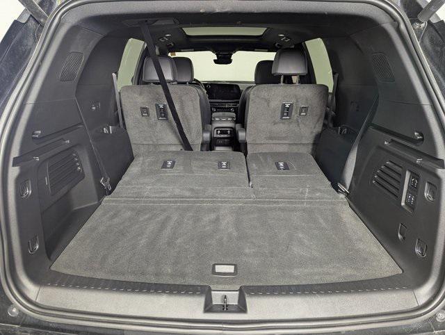 used 2024 Chevrolet Traverse car, priced at $49,989