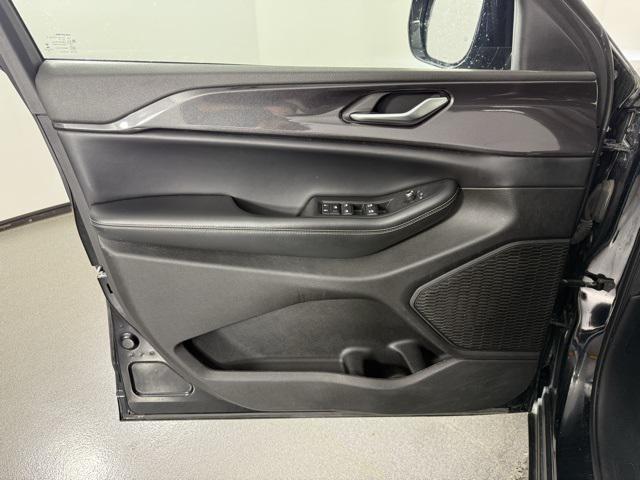 used 2023 Jeep Grand Cherokee car, priced at $32,989