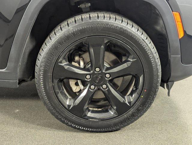 used 2023 Jeep Grand Cherokee car, priced at $29,989