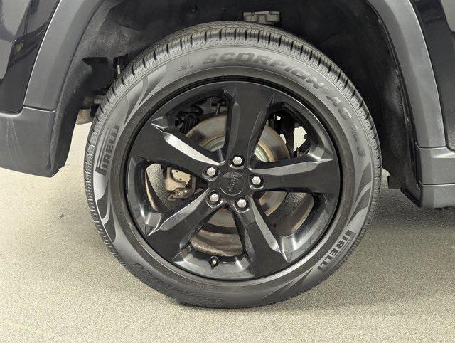 used 2023 Jeep Grand Cherokee car, priced at $29,989