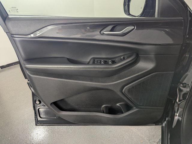 used 2023 Jeep Grand Cherokee car, priced at $29,989