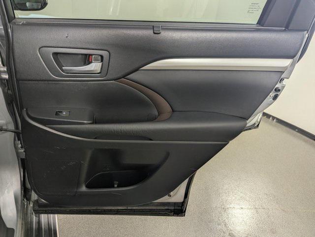 used 2015 Toyota Highlander car, priced at $14,989