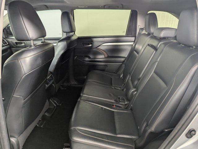 used 2015 Toyota Highlander car, priced at $14,989