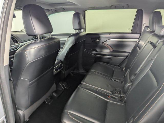 used 2015 Toyota Highlander car, priced at $14,989