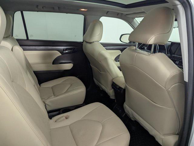 used 2021 Toyota Highlander car, priced at $36,989